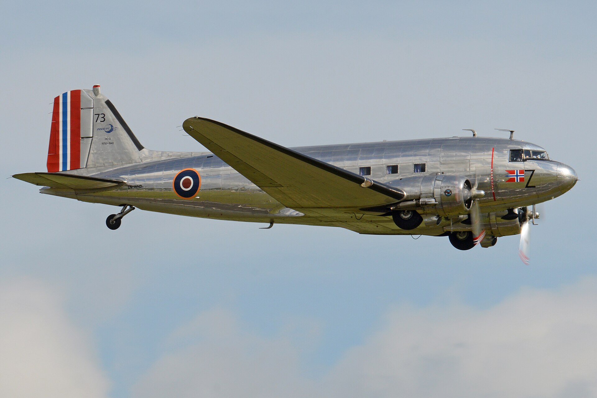 Douglas DC-3 — real photograph